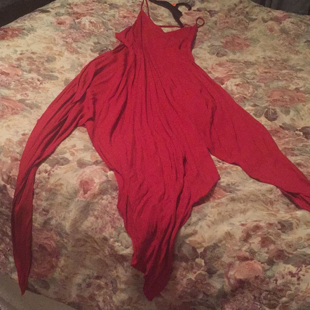 Red simetrical hem - Picture 2 of 4